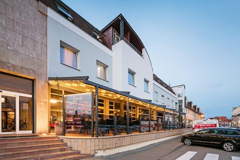 Wine Wellness Hotel Amande Hustopeče Exterior foto